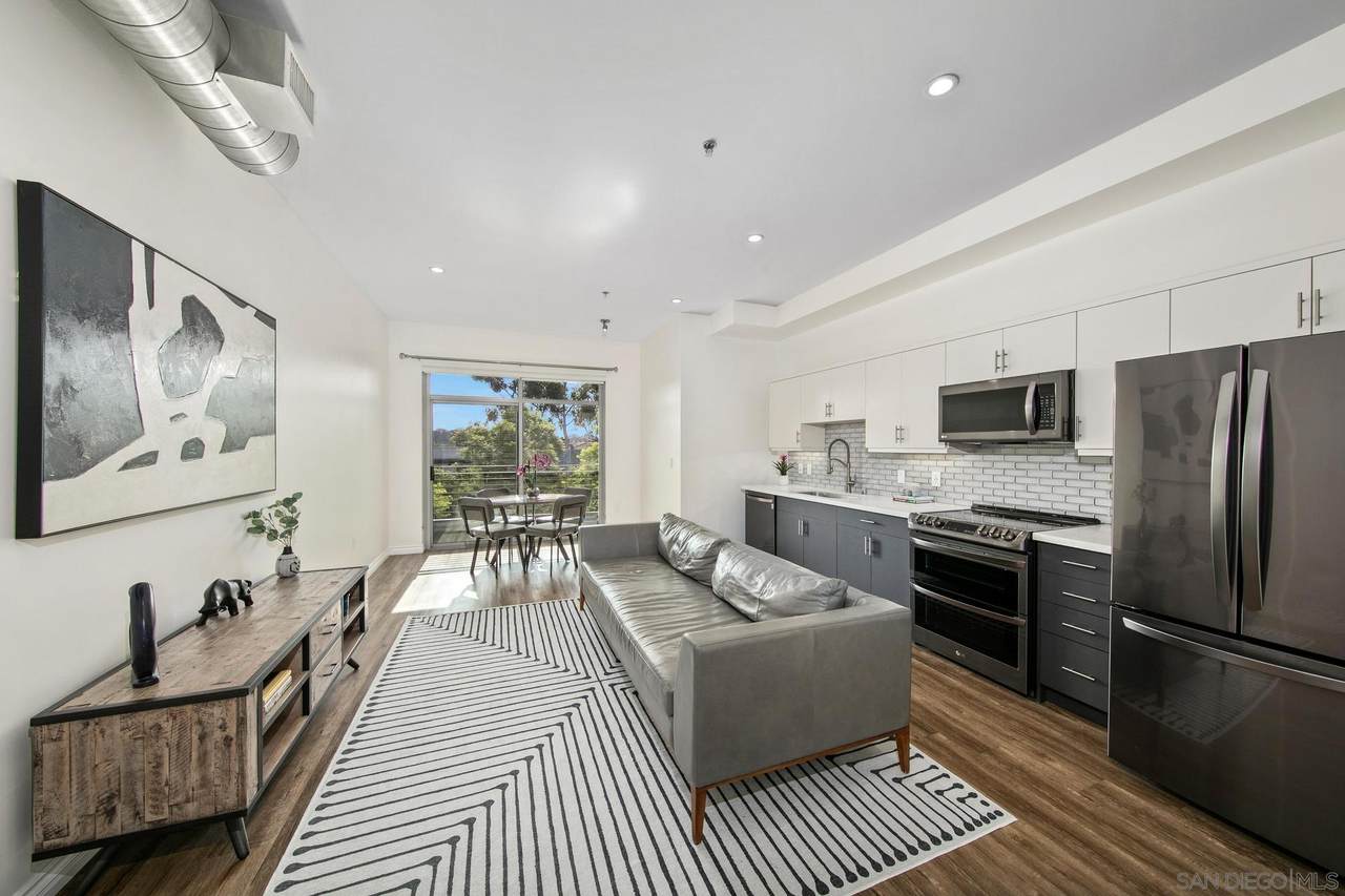 889 Date St - Photo 1