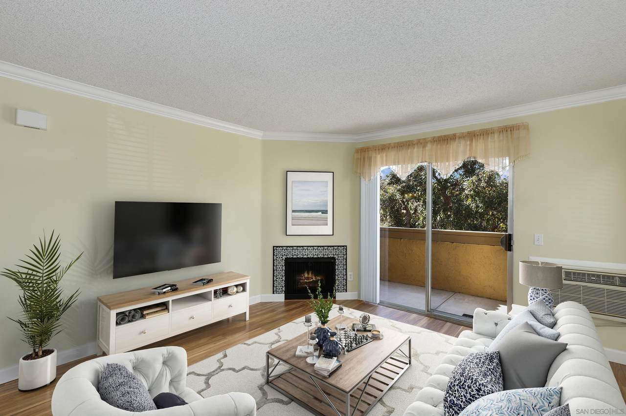 215 Woodland Pkwy - Photo 1