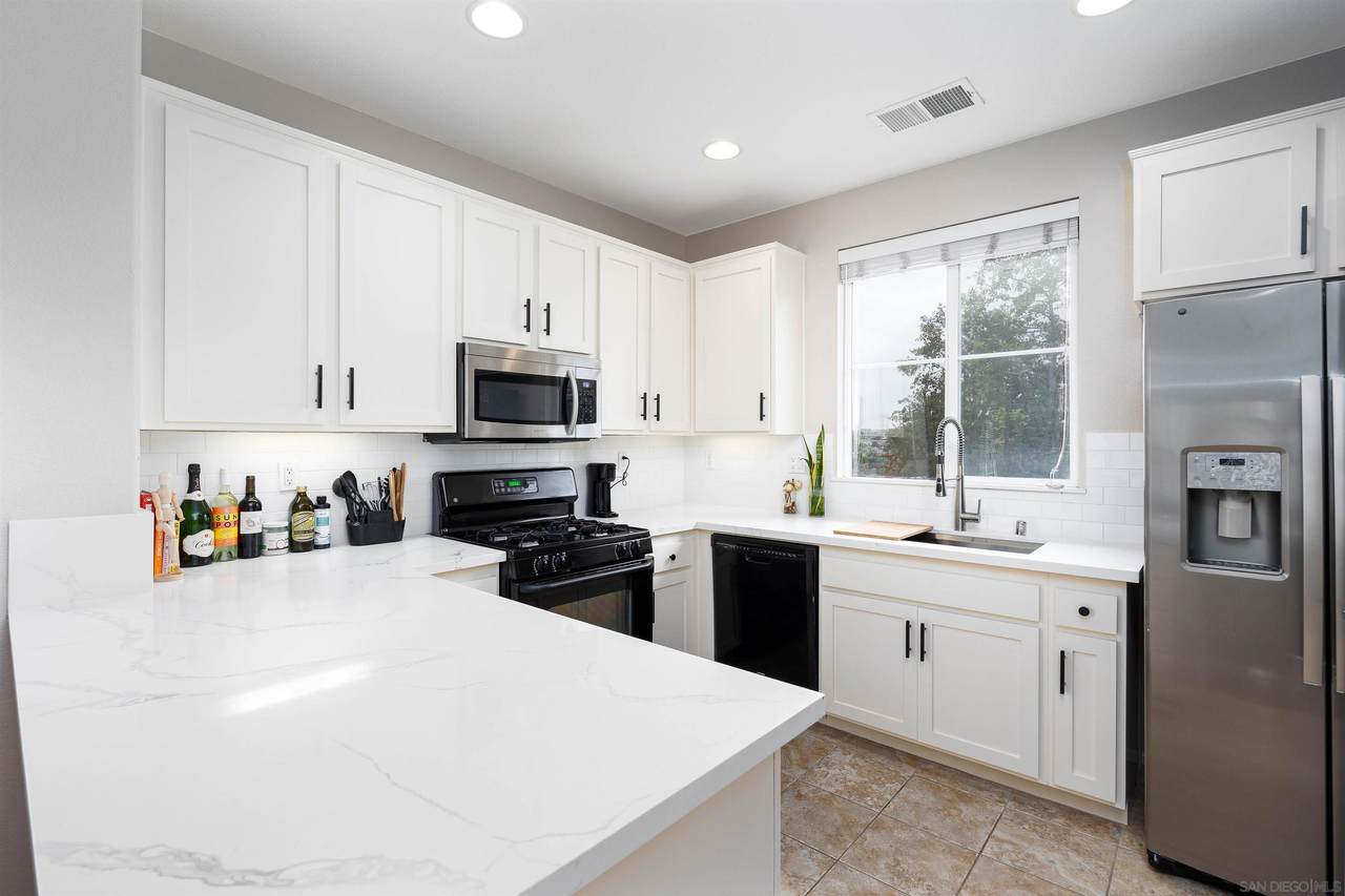 1613 Yellow Pine Place - Photo 1