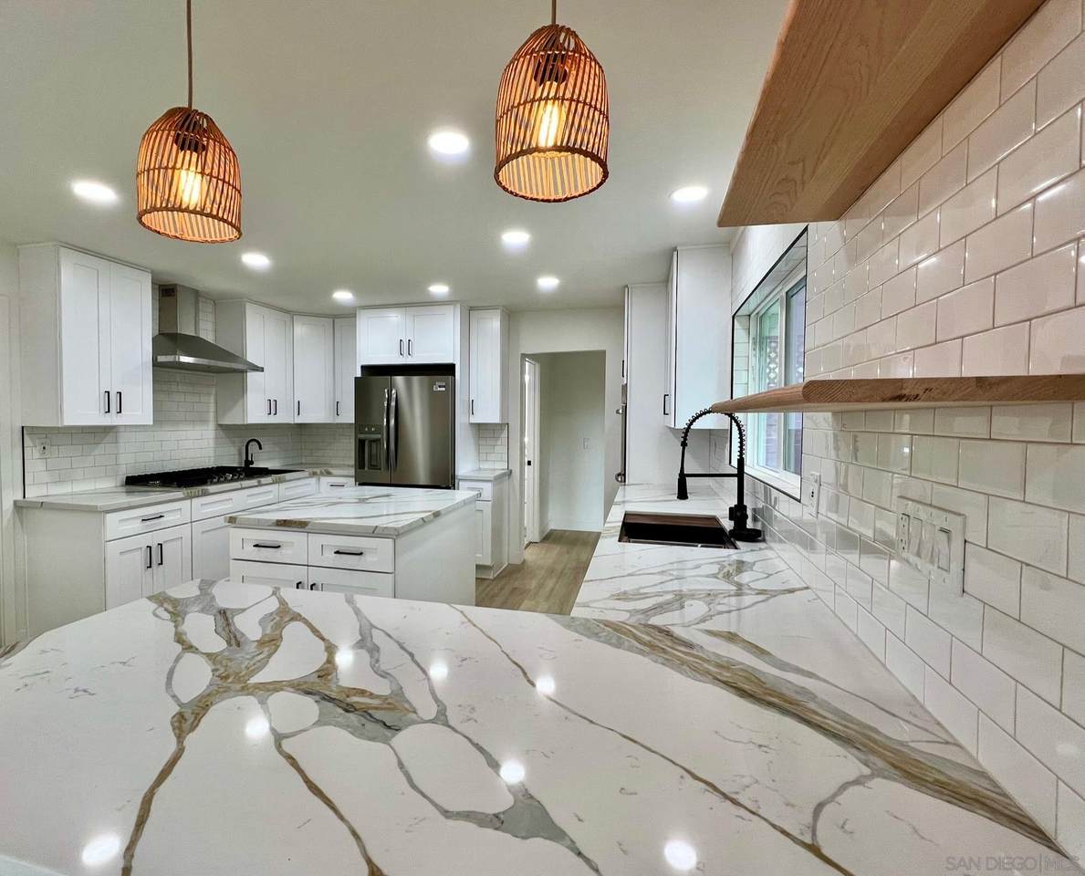917 Woodlake - Photo 1