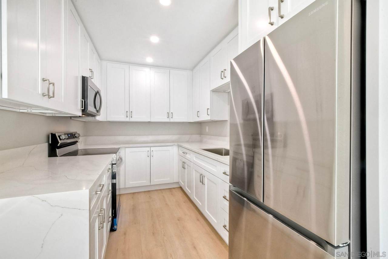 285 Moss St - Photo 1