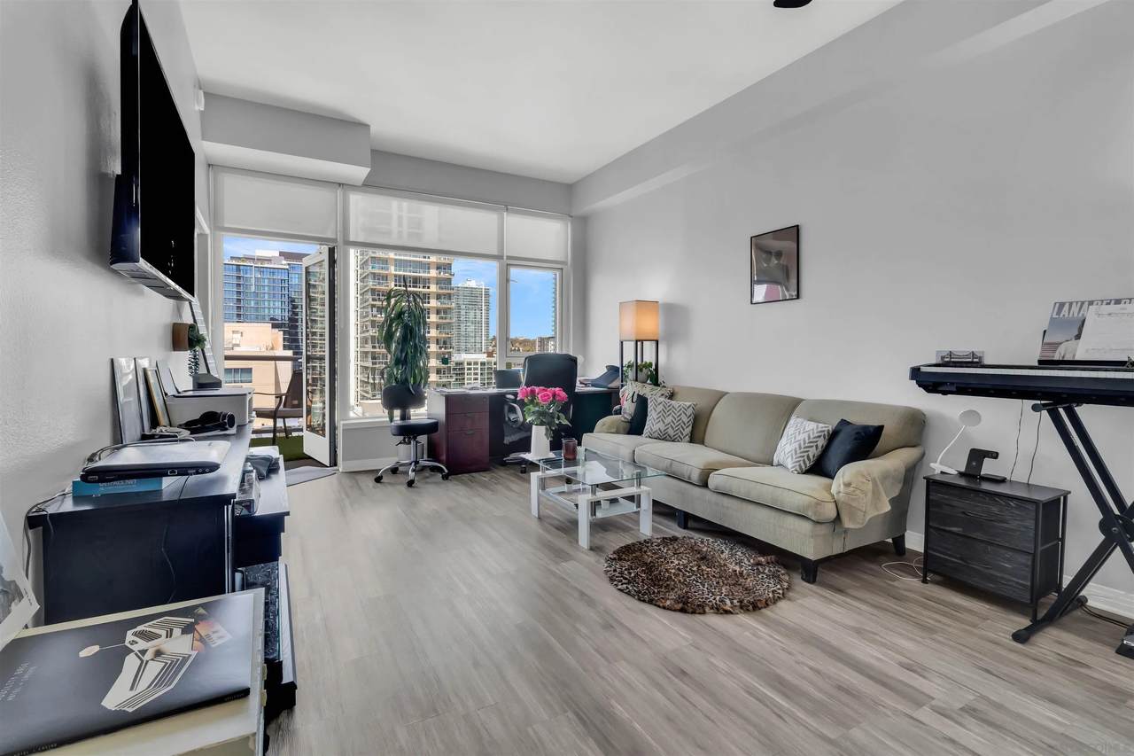 427 9th Ave - Photo 1