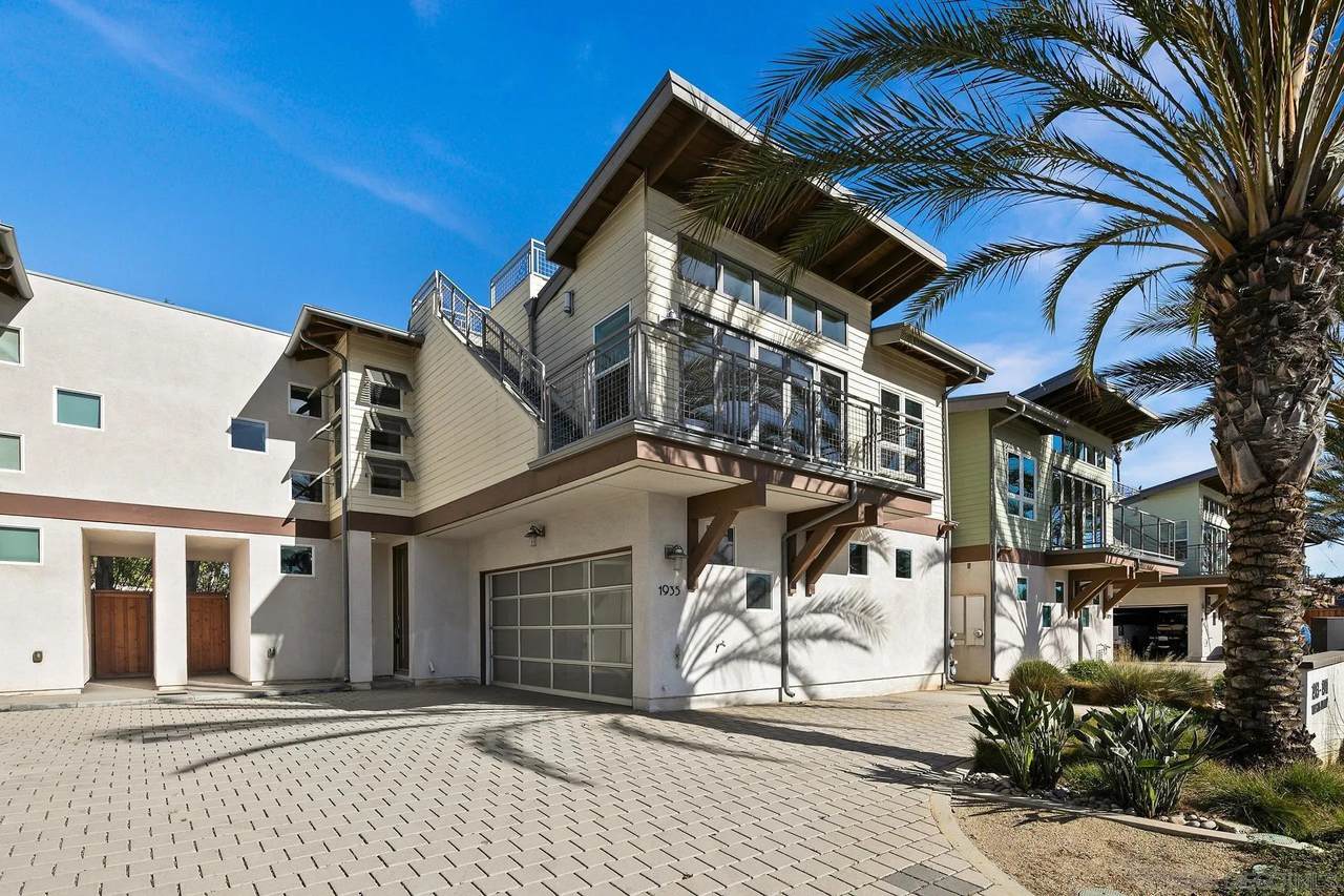 1935 N Vulcan - Photo 1