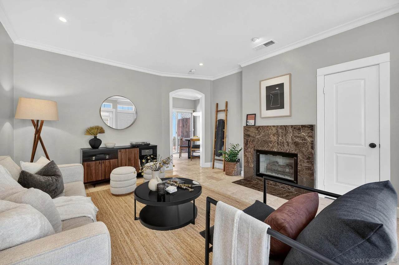 1435 Robinson Ave - Photo 1