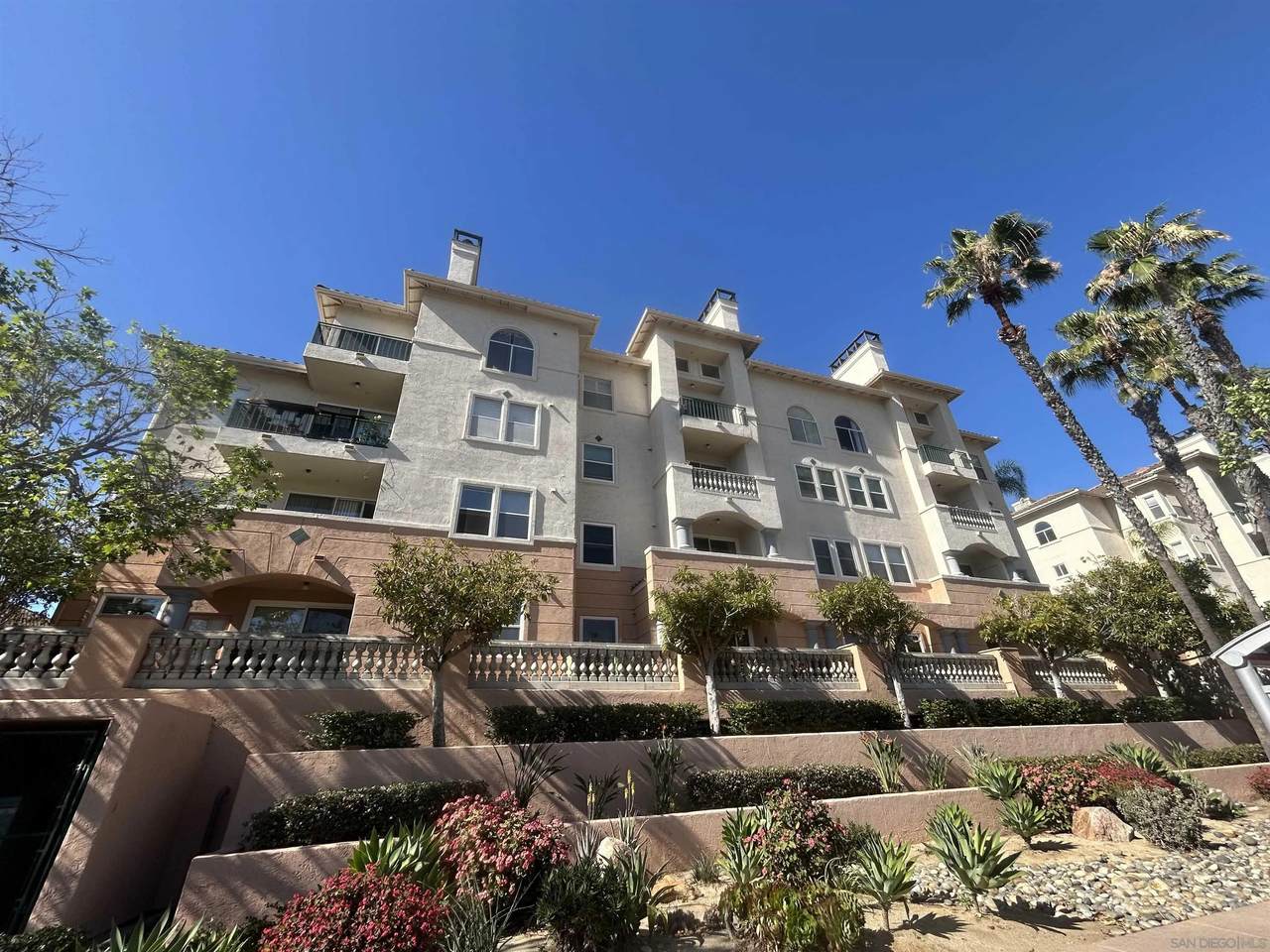 640 Camino De La Reina - Photo 1