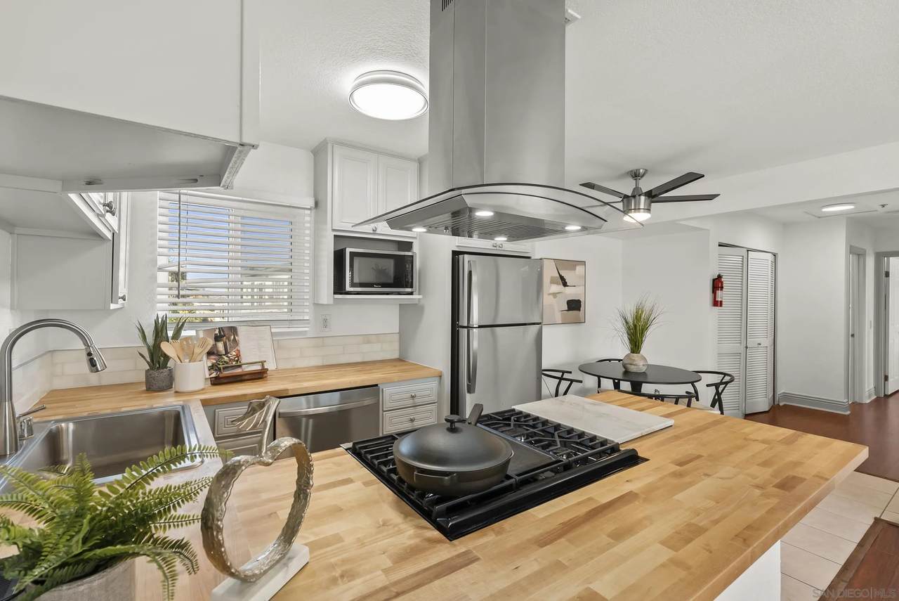 631 7th St - Photo 1