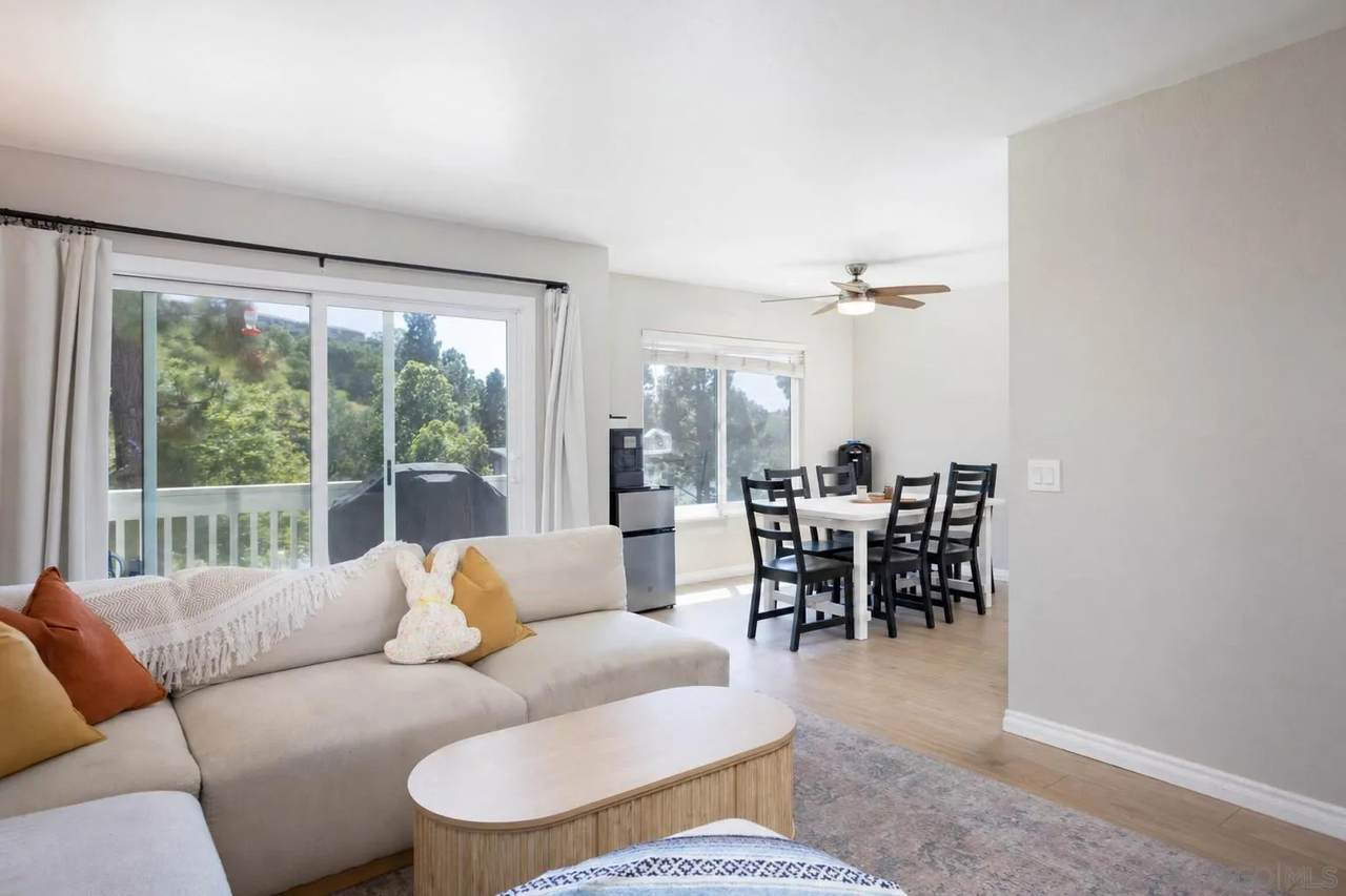 4241 Mesa Vista Way, Unit 5 - Photo 1