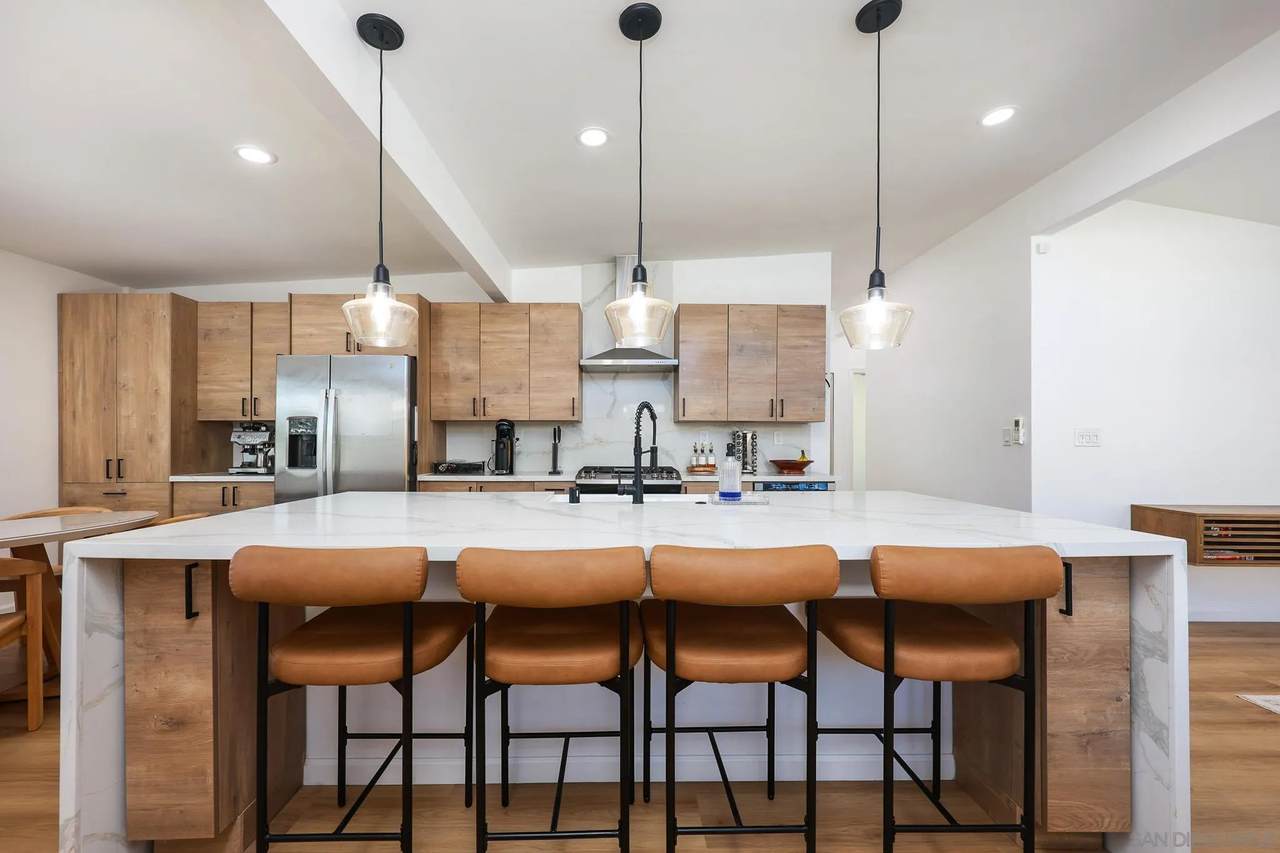 6252 Lake Albano Ave - Photo 1