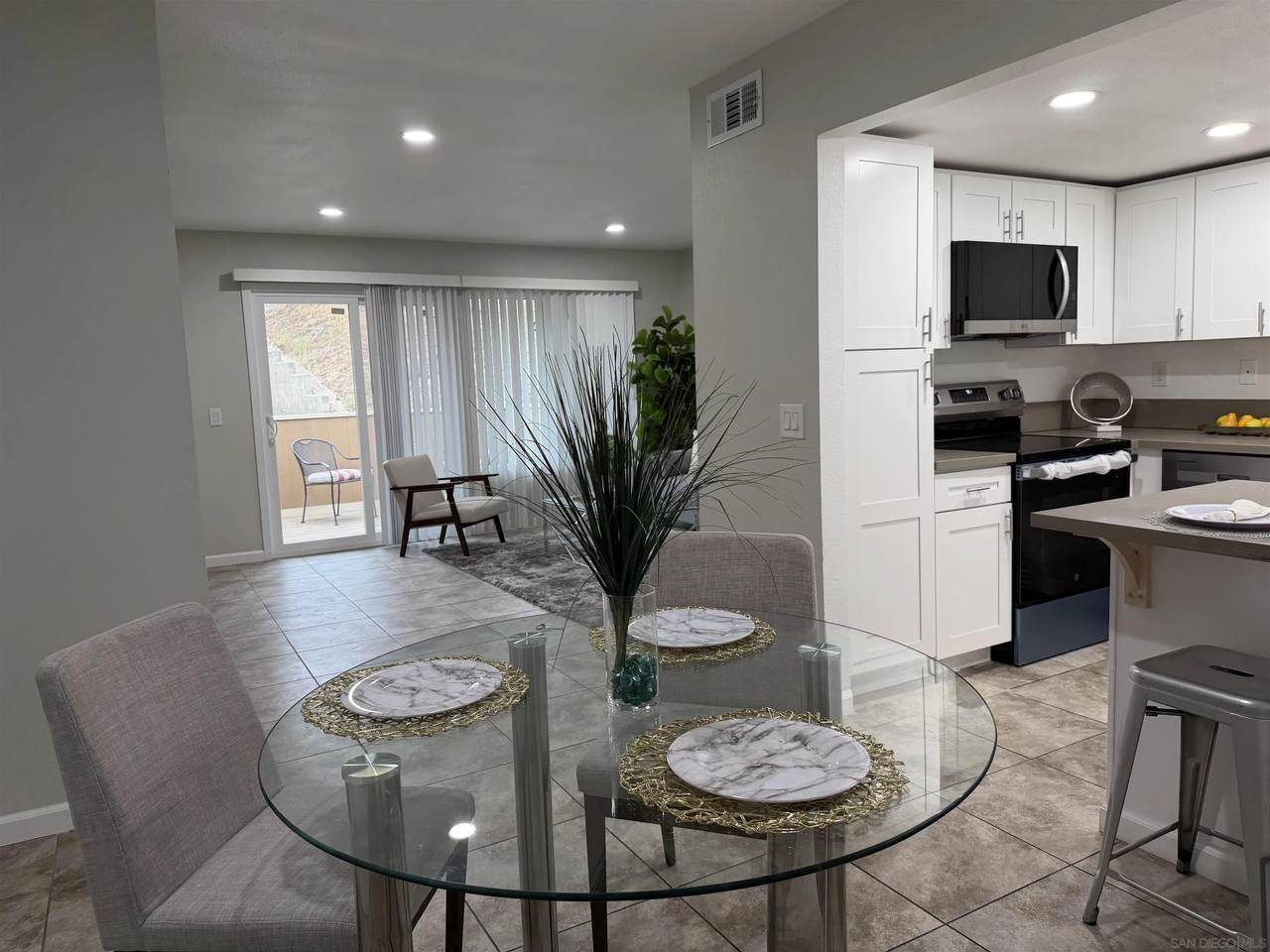 621 R Ave - Photo 1