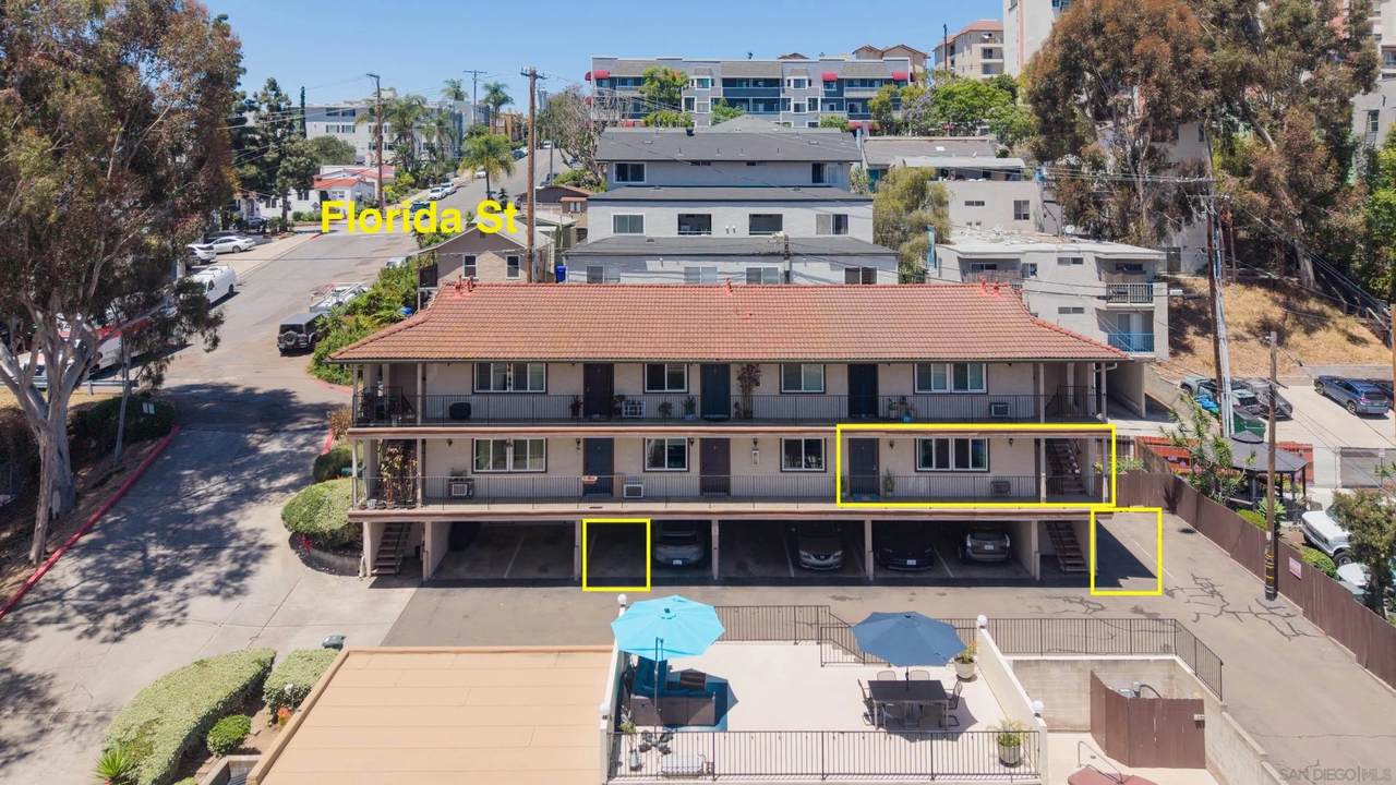 2040 Robinson - Photo 1