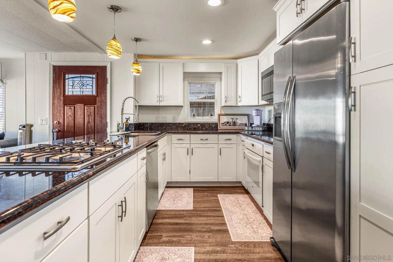 1010 Bobier Dr - Photo 1