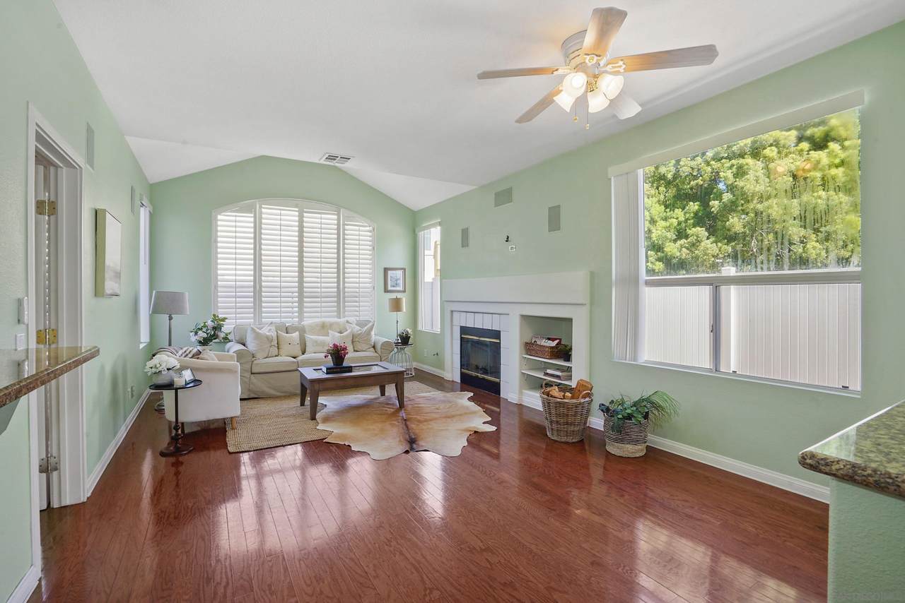 424 Sanibelle Cir - Photo 1