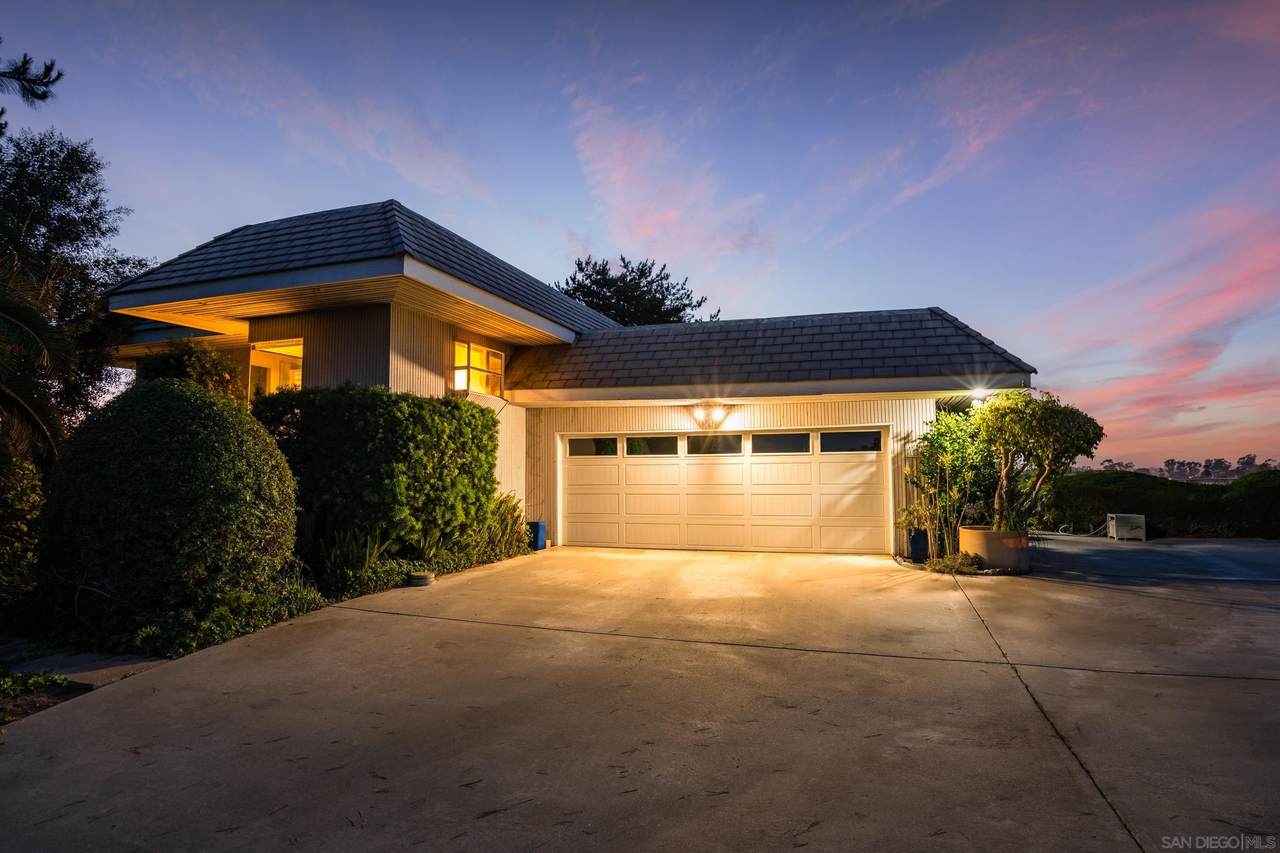 1084 Solana Dr - Photo 1