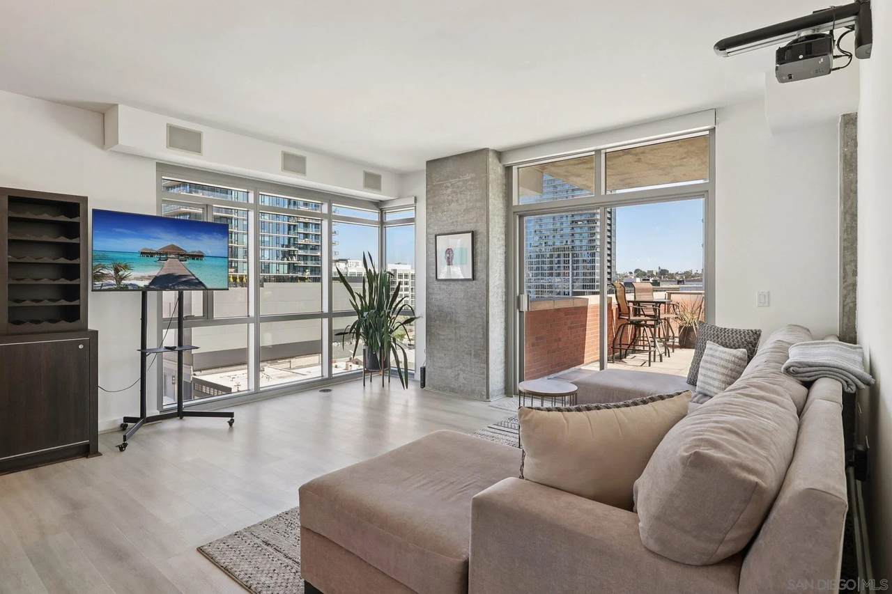 800 The Mark Ln - Photo 1