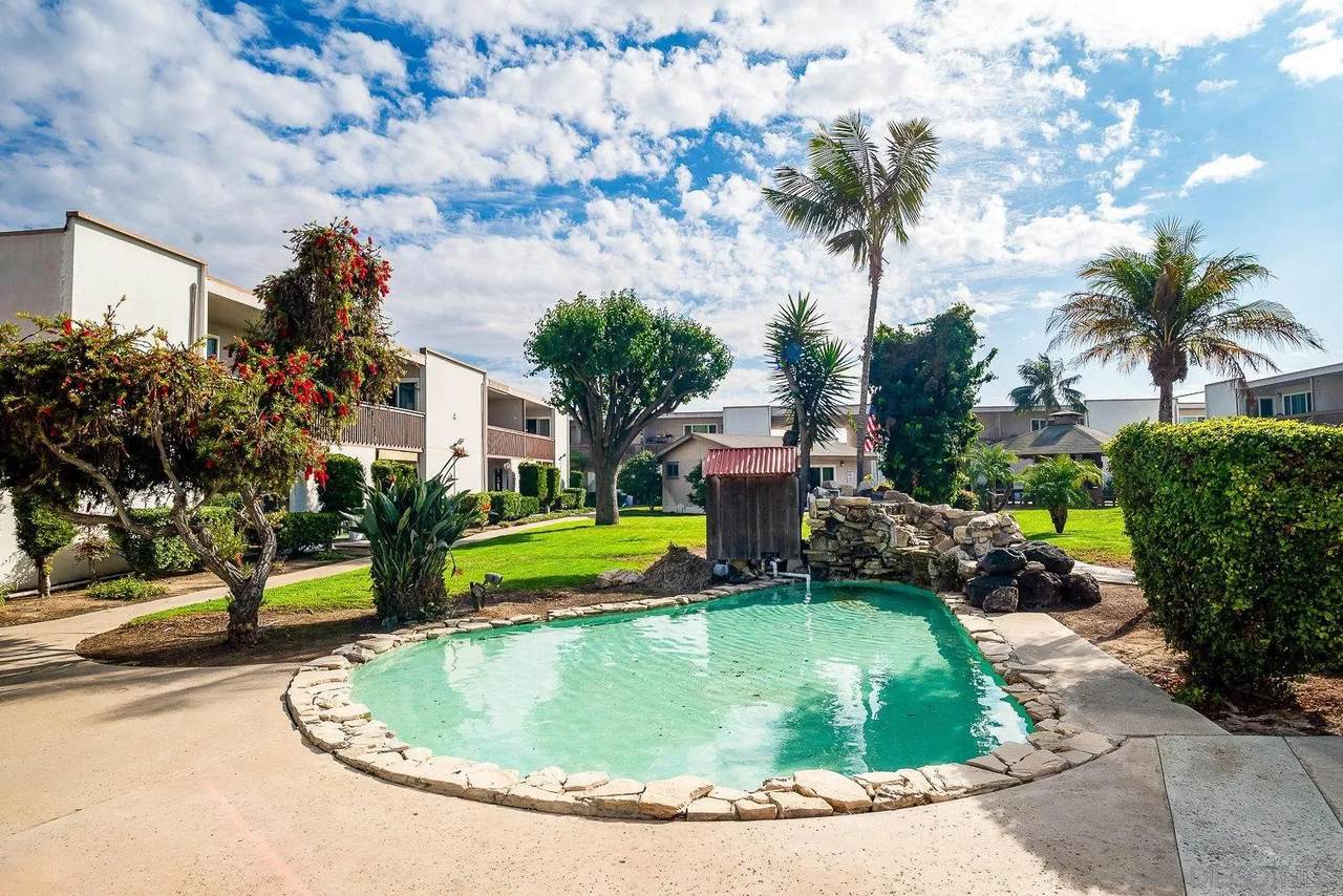 279 Moss St - Photo 1