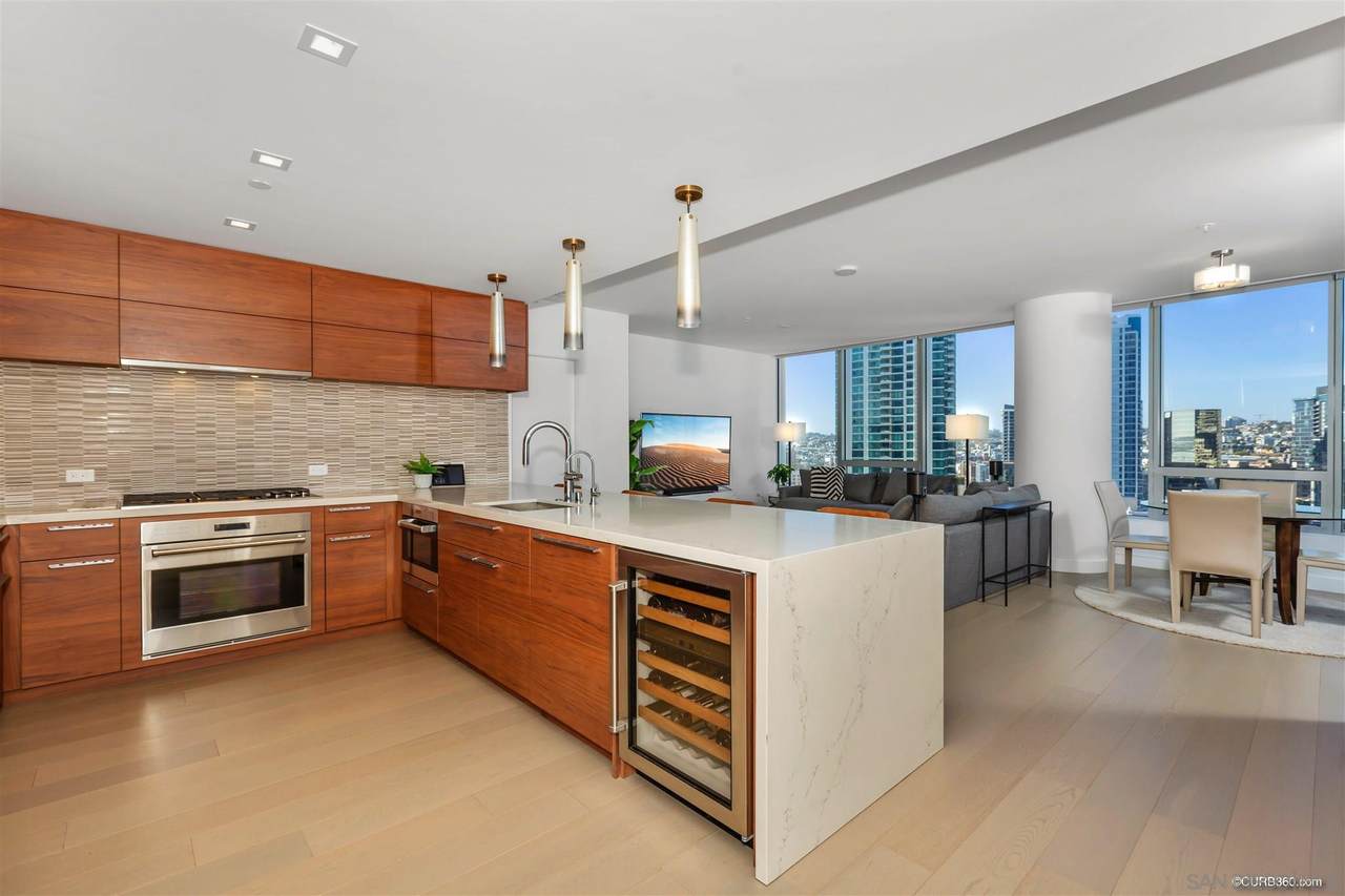 888 E Street - Photo 1