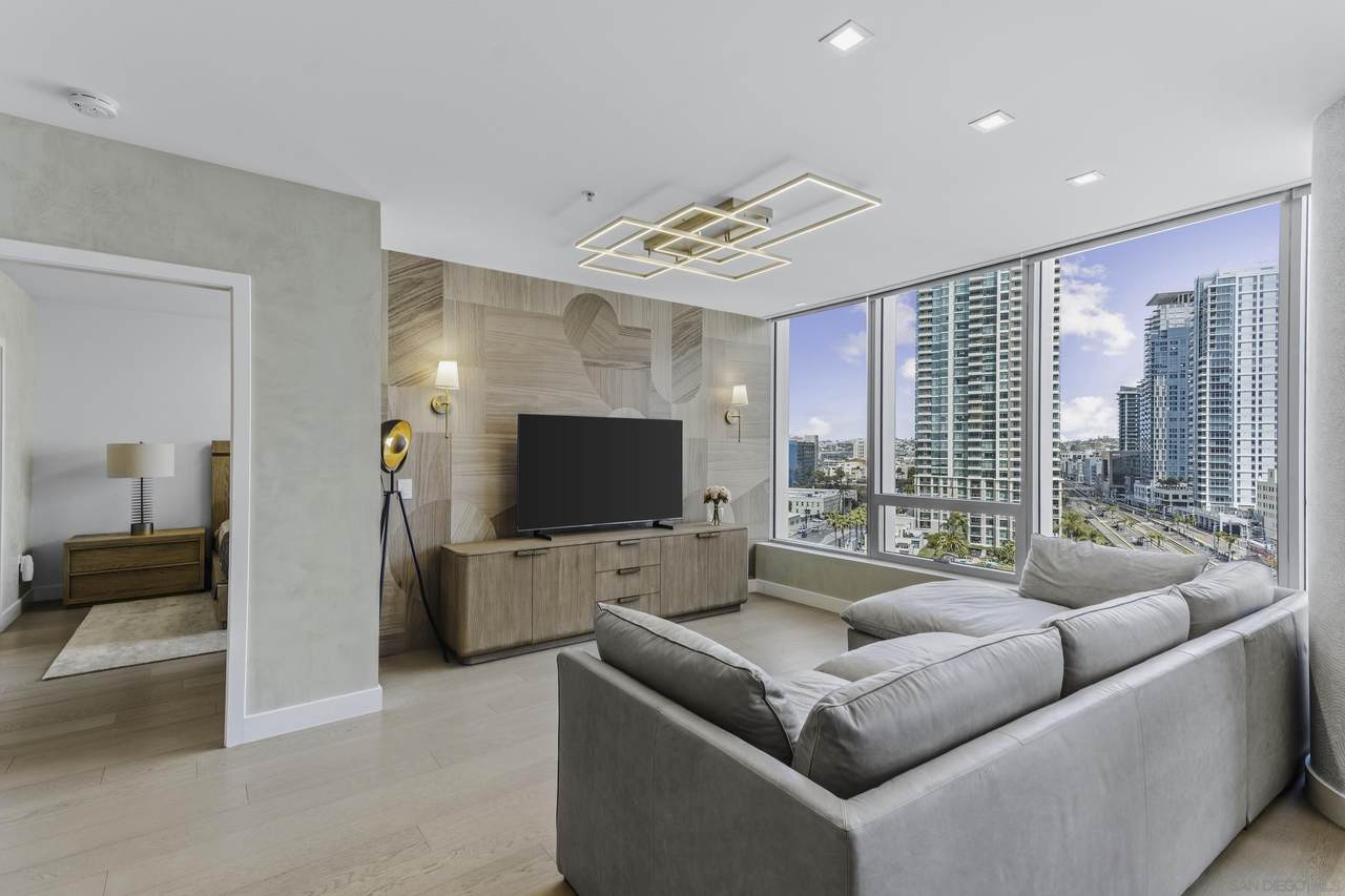 888 E Street - Photo 1
