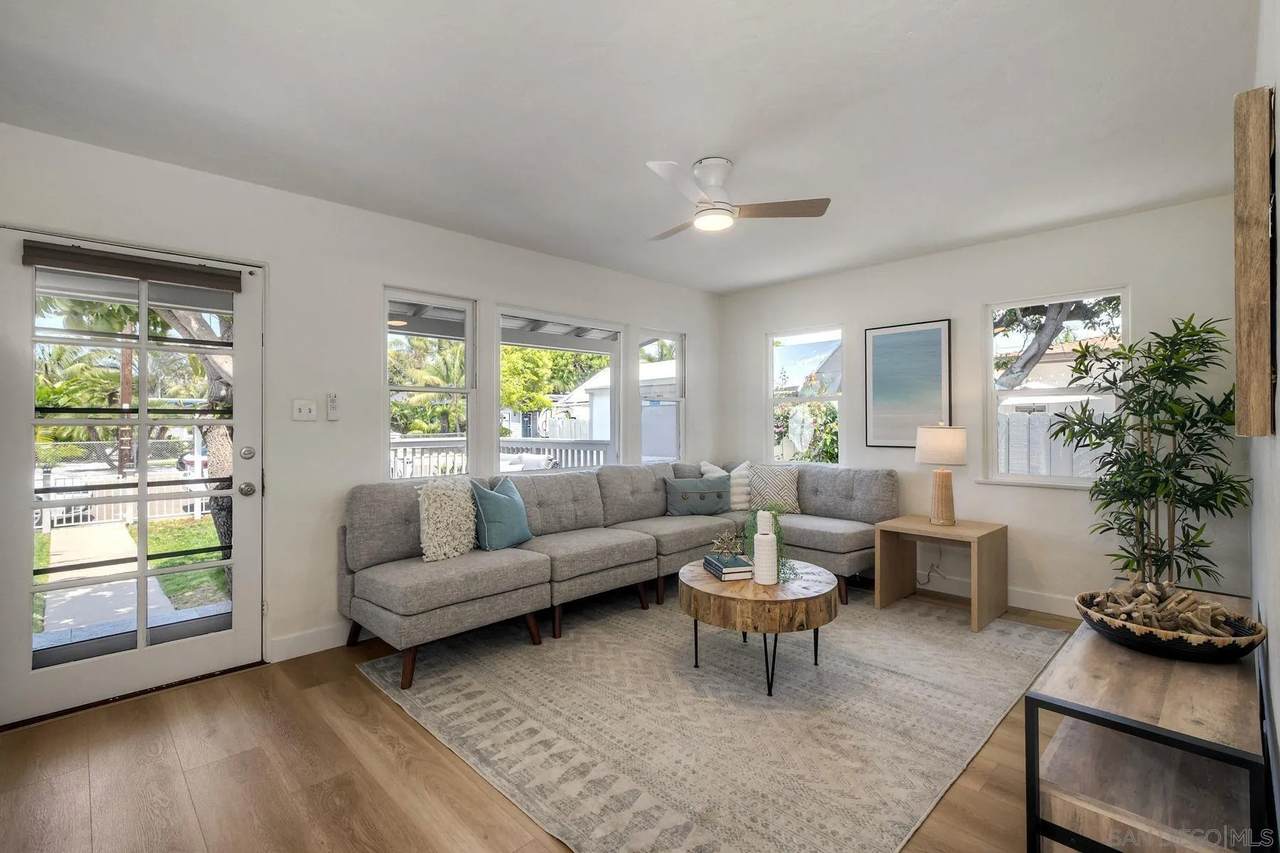 1027 Knowles Ave - Photo 1