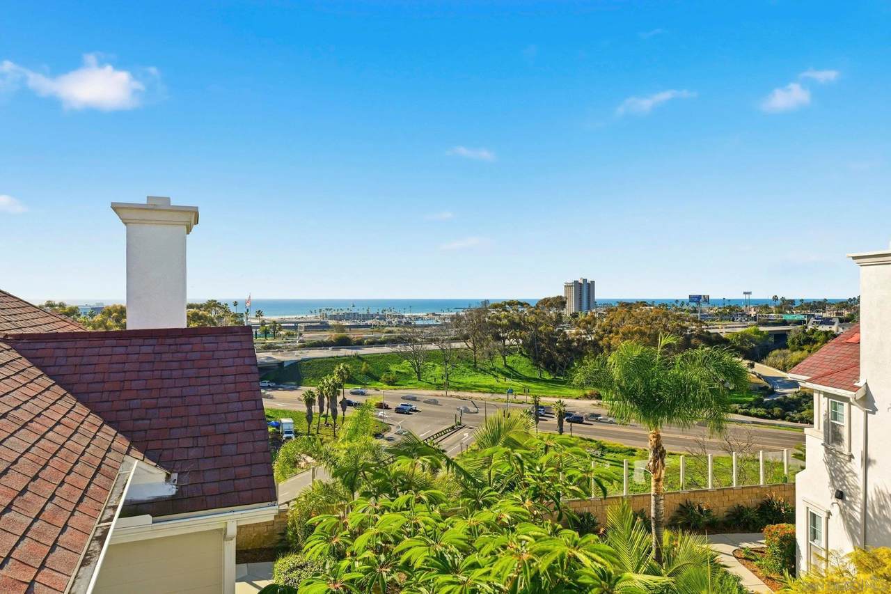 845 Harbor Cliff Way - Photo 1