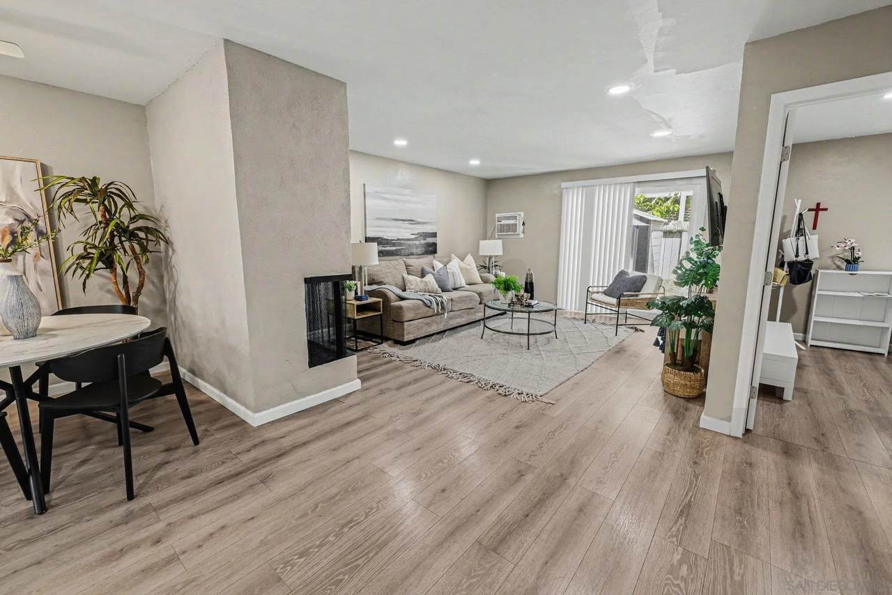 818 Washington - Photo 1