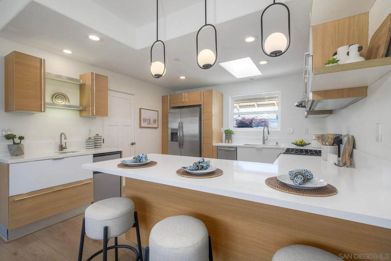 1011 Knowles Ave - Photo 1