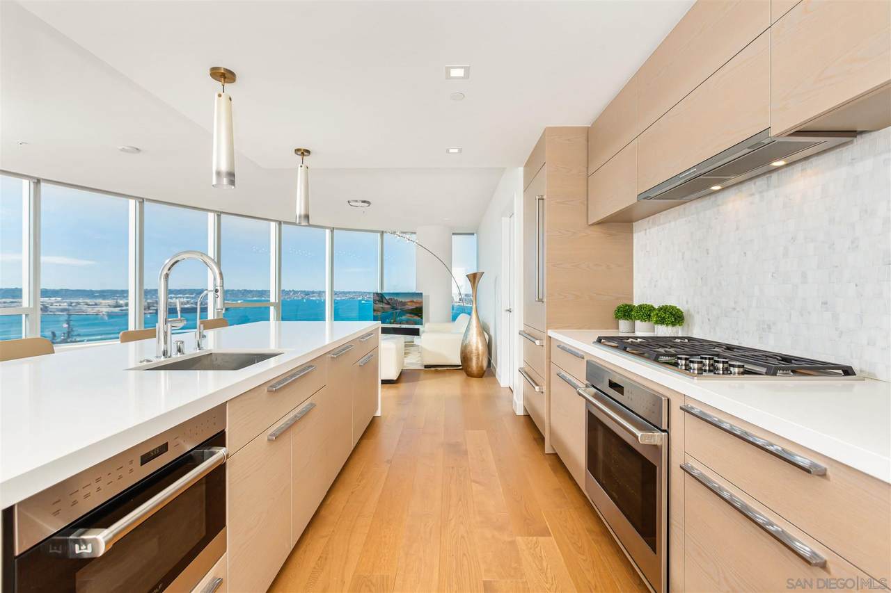 888 E Street - Photo 1