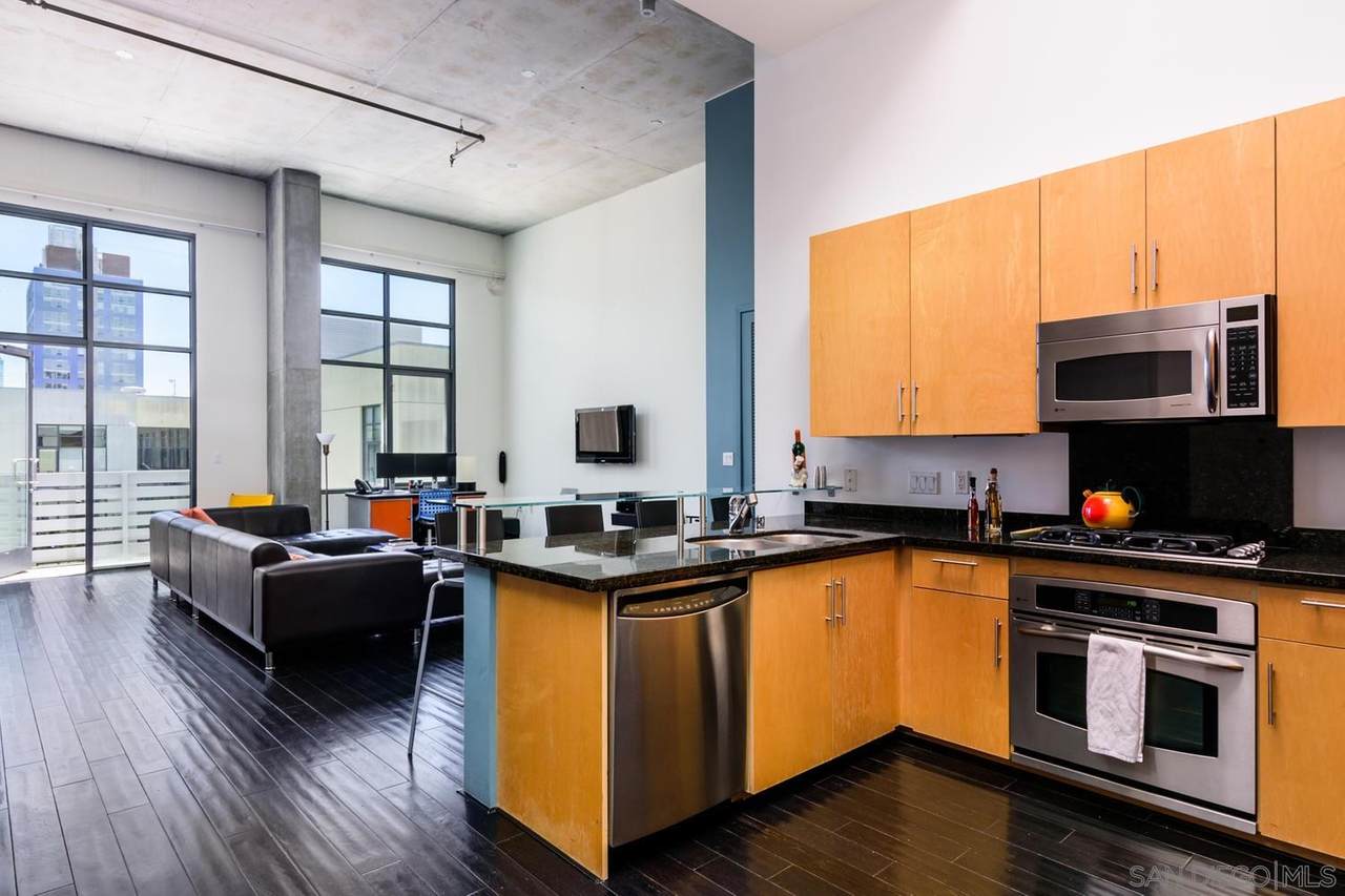 527 10th Ave - Photo 1
