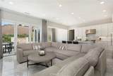 101 Ovation - Photo 2