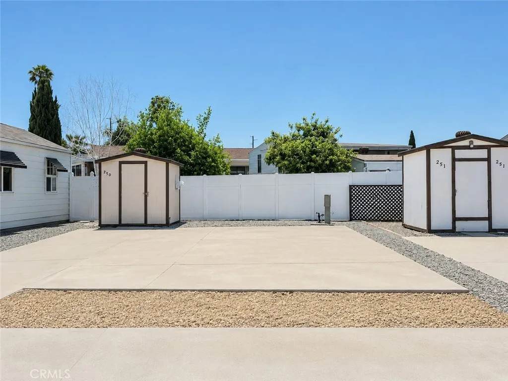 1295 Cawston - Photo 1