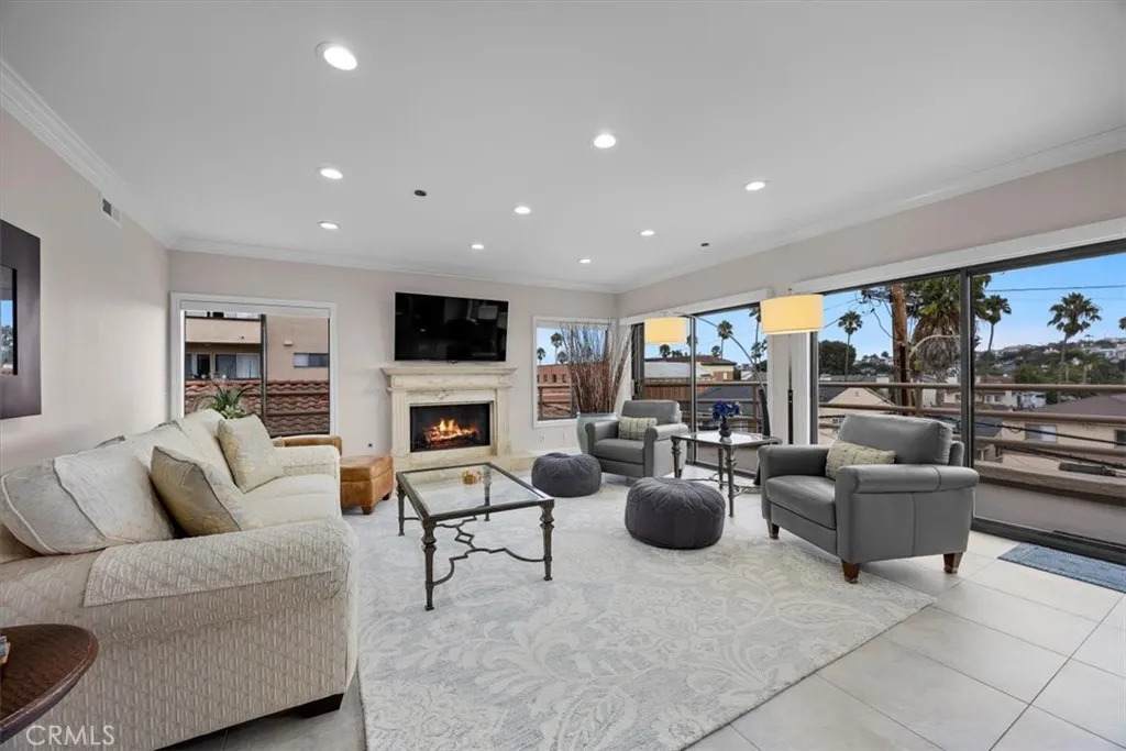 512 Esplanade - Photo 1