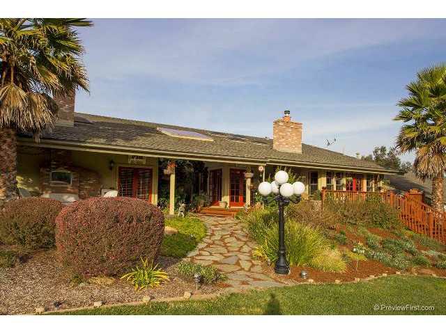 608 Tumbleweed Lane, Fallbrook, CA 92028 (#120061356) :: The Marelly Group | Realty One Group