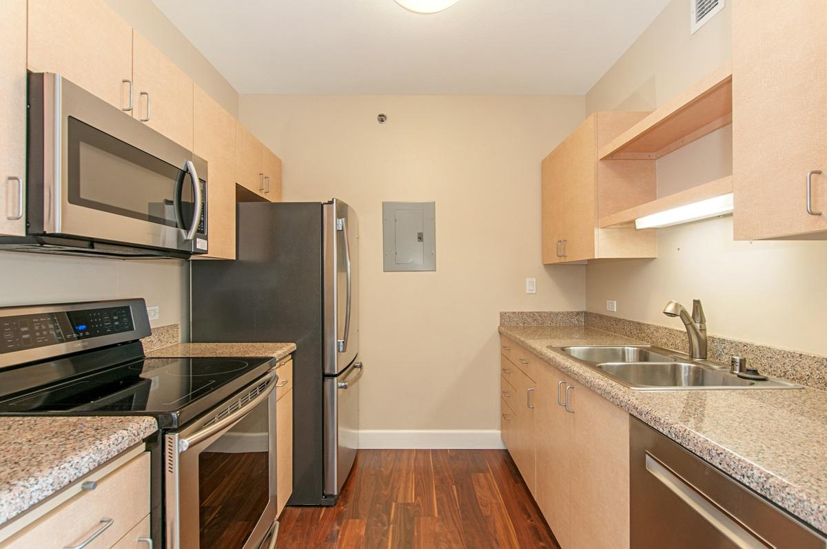 425 Beech St - Photo 1