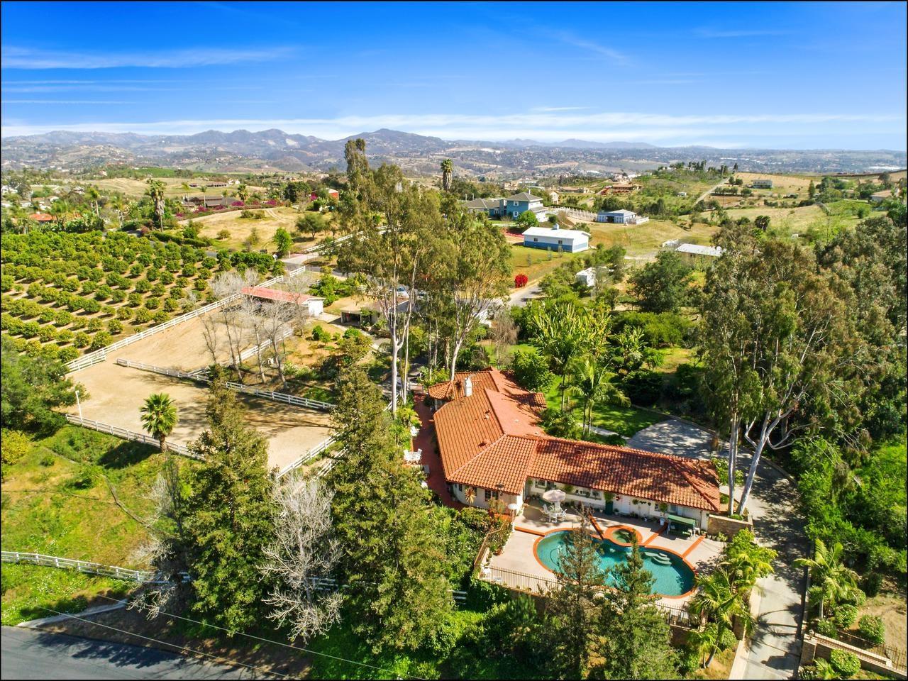 560 Puerta De Lomas - Photo 1