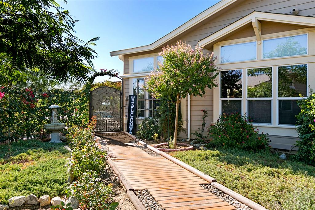 41665 Valencia Way - Photo 1