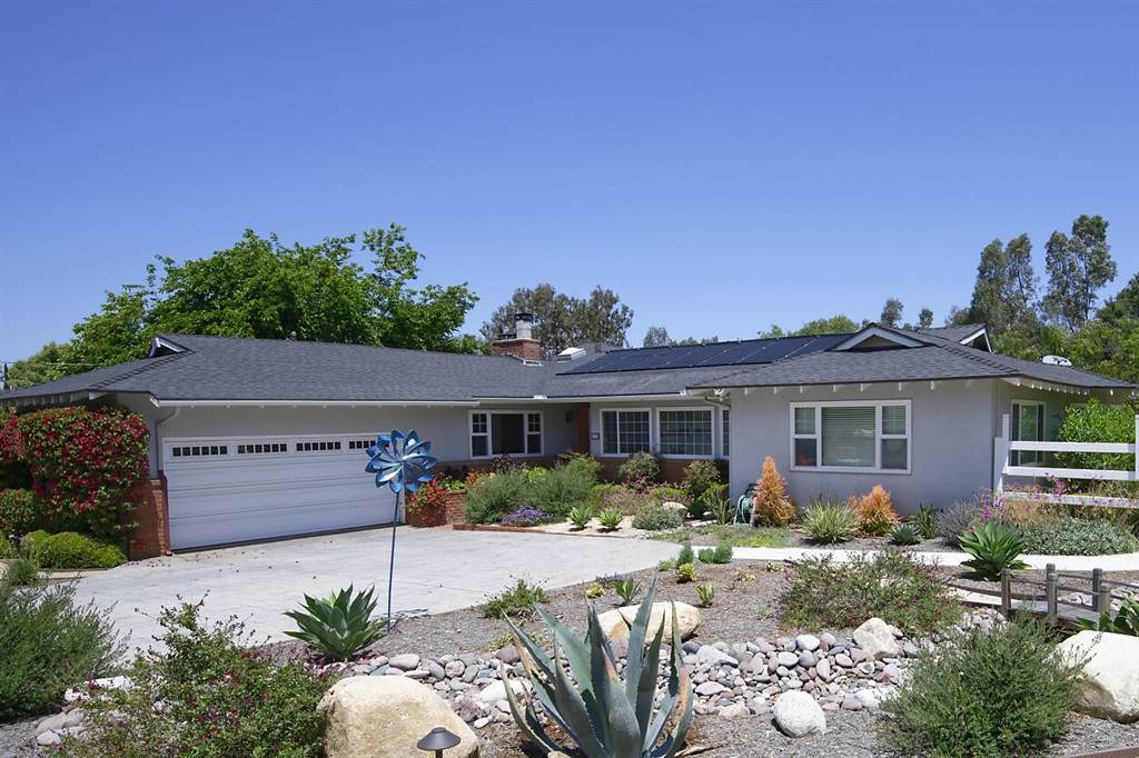 1338 Douglas Dr - Photo 1