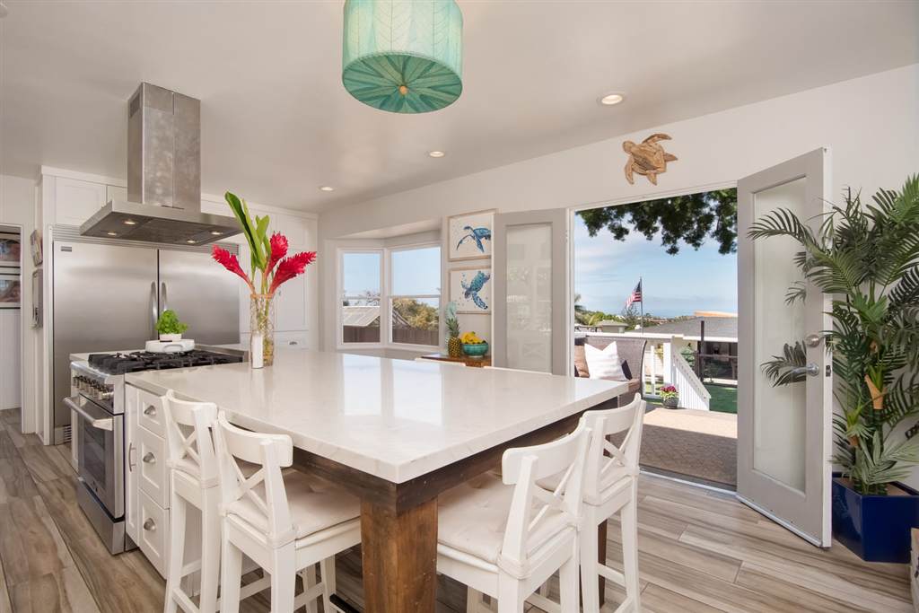 920 Hymettus Ave - Photo 1