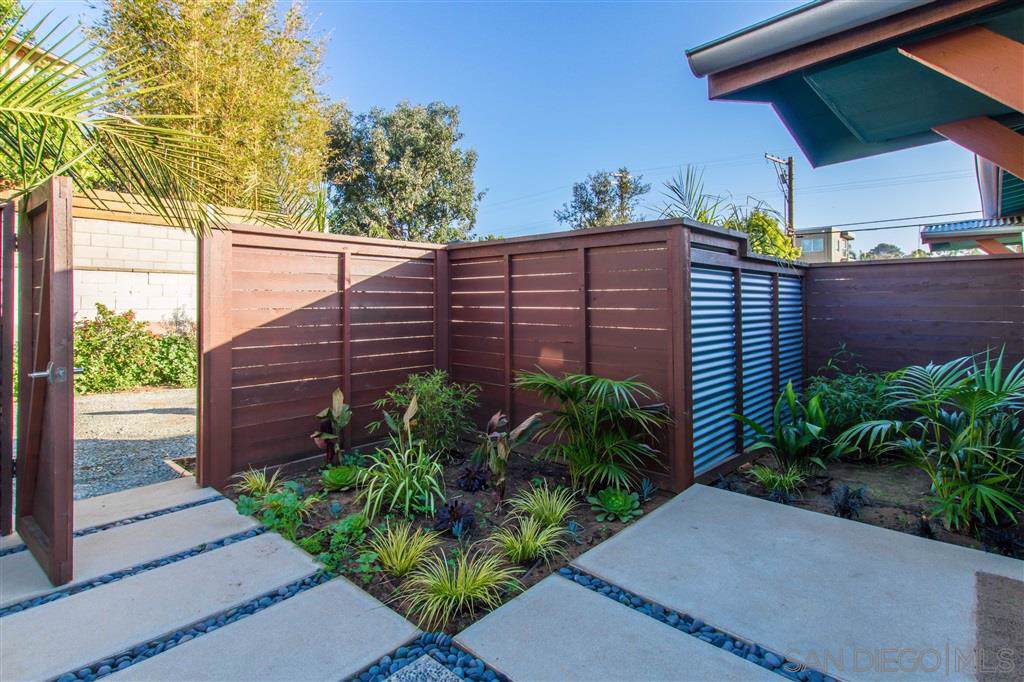 1572 N. Coast Hwy 101 - Photo 1