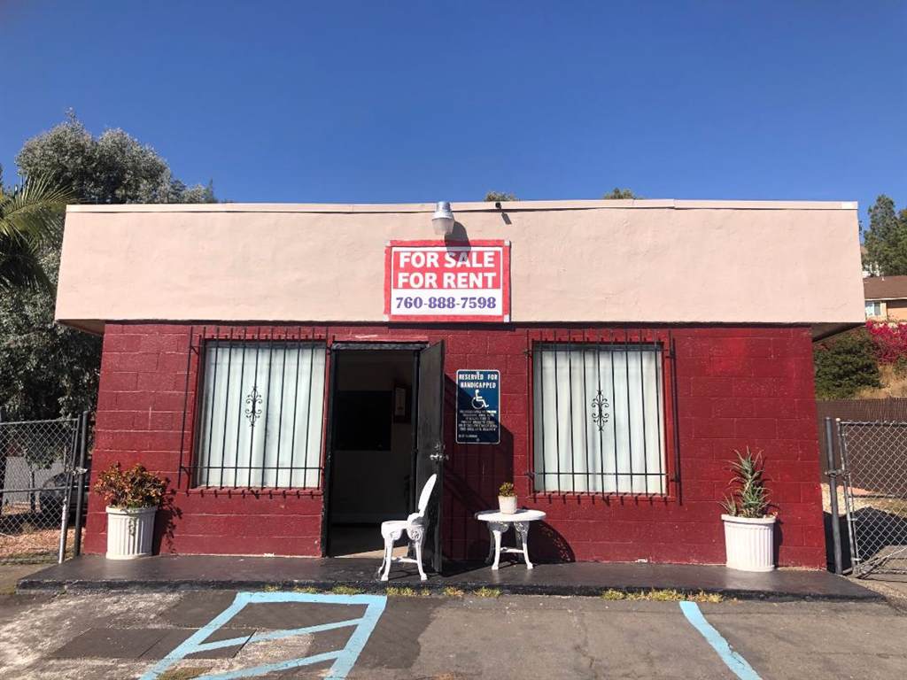 1042 Santa Fe Ave. - Photo 1
