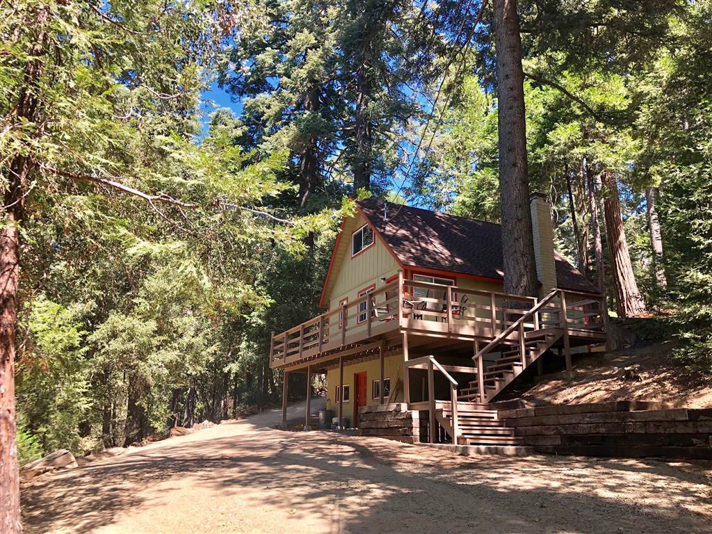 22054 Crestline Road - Photo 1