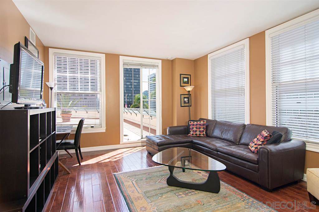 702 Ash Street - Photo 1