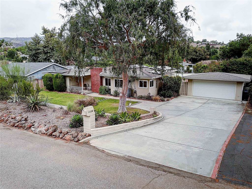 1114 Robin Pl - Photo 1