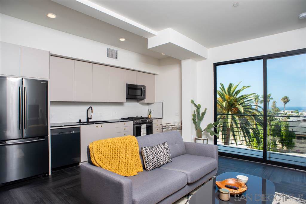 470 Nautilus St - Photo 1