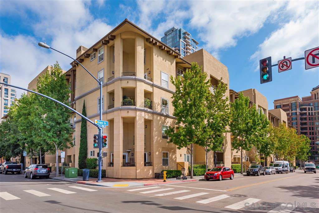 301 G St - Photo 1