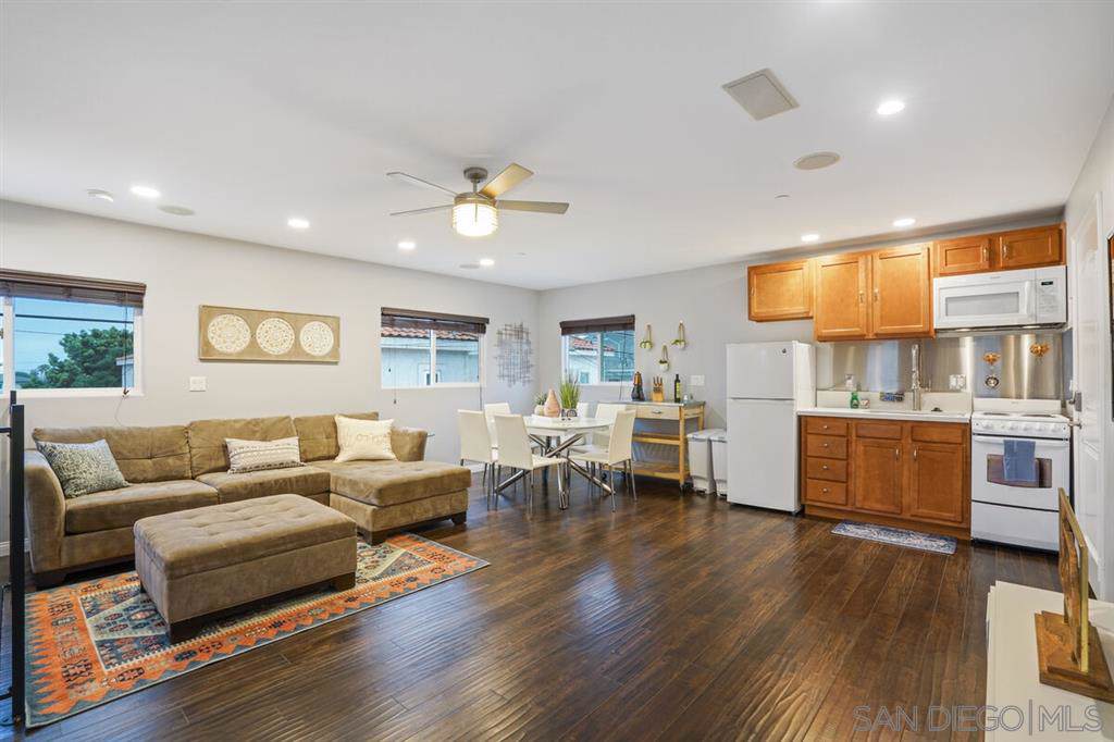 1145 Emerald St - Photo 1