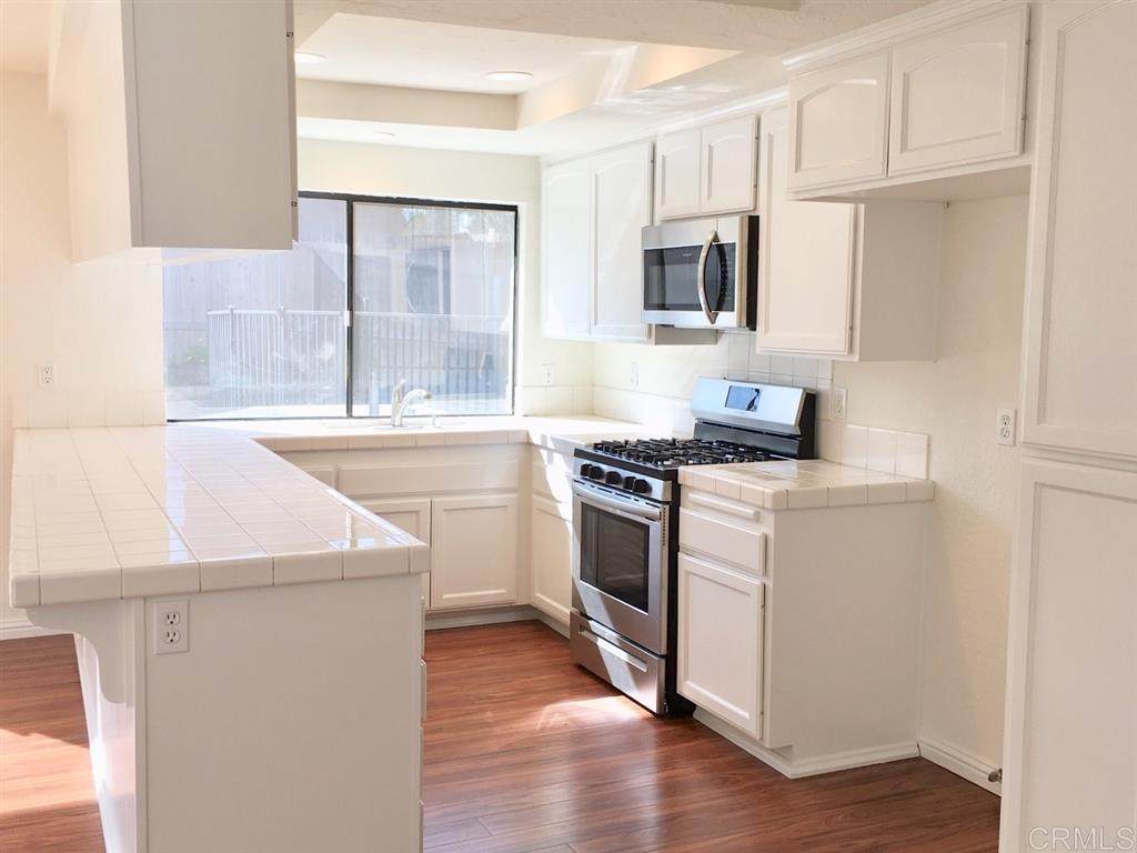 1401 Shadow Hills Dr - Photo 1