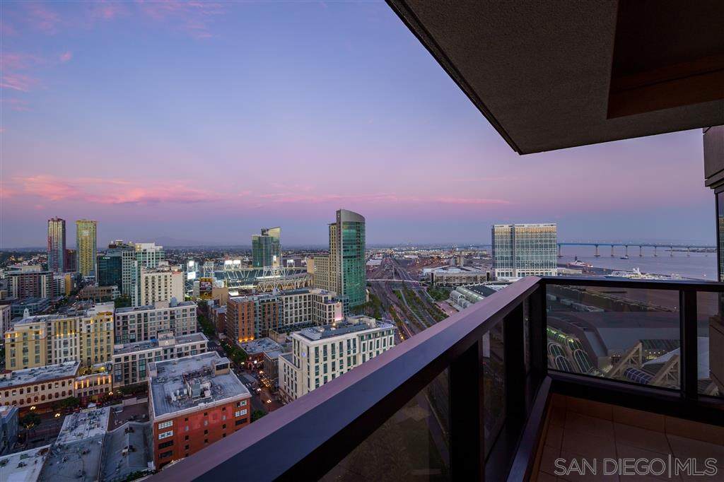 200 Harbor Dr - Photo 1
