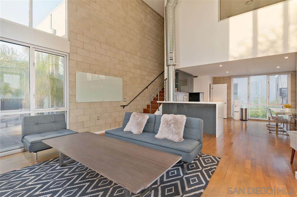 979 Laurel St - Photo 1