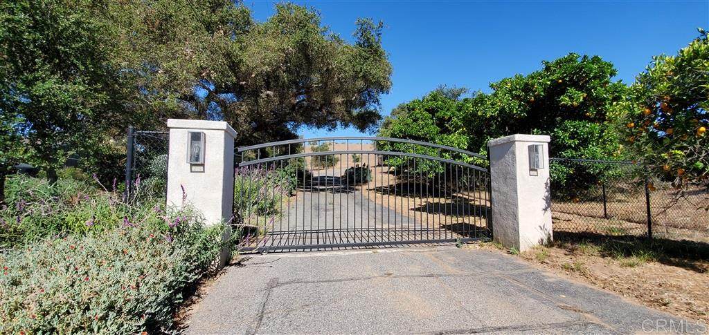 000 Del Valle Dr - Photo 1