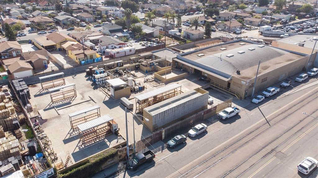 2929 Commercial St - Photo 1