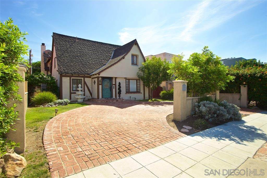 1327 Torrey Pines Rd - Photo 1